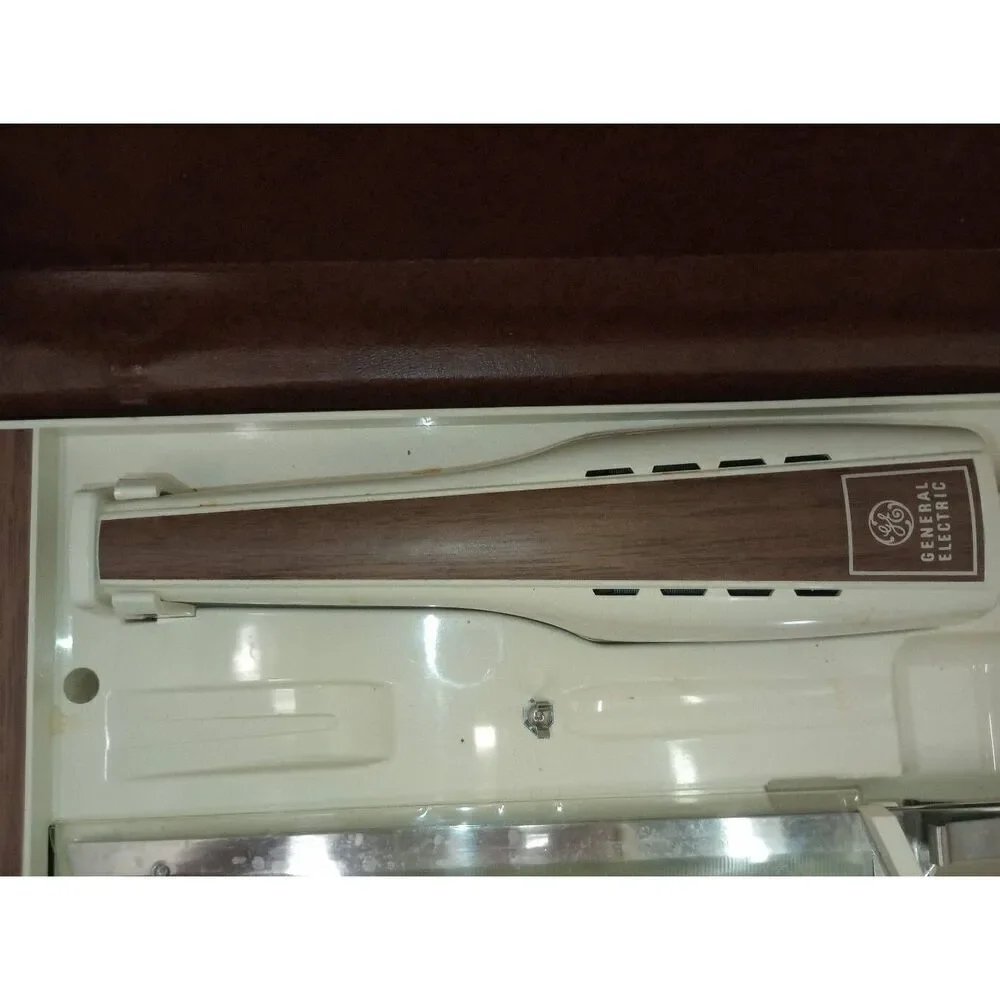 Vintage general electric, G.E electric carving knife in case. Tested, works